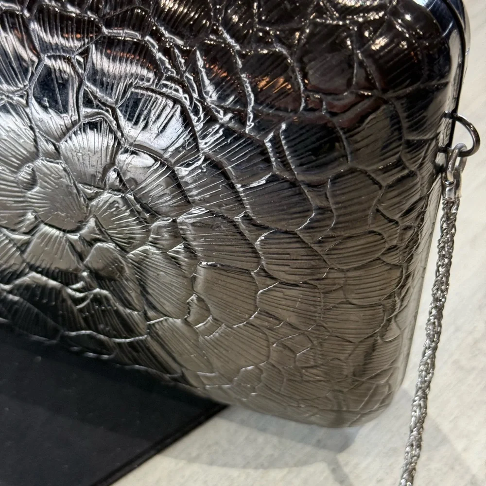 La Regale Metallic Embossed Floral Clutch - Silver